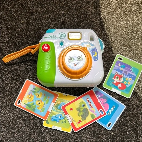 LeapFrog Fun-2-3 Instant Camera (English Version) - Picture 2 of 6
